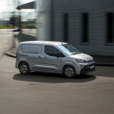 Toyota Professional umacnia się na pozycji lidera rynku LCV